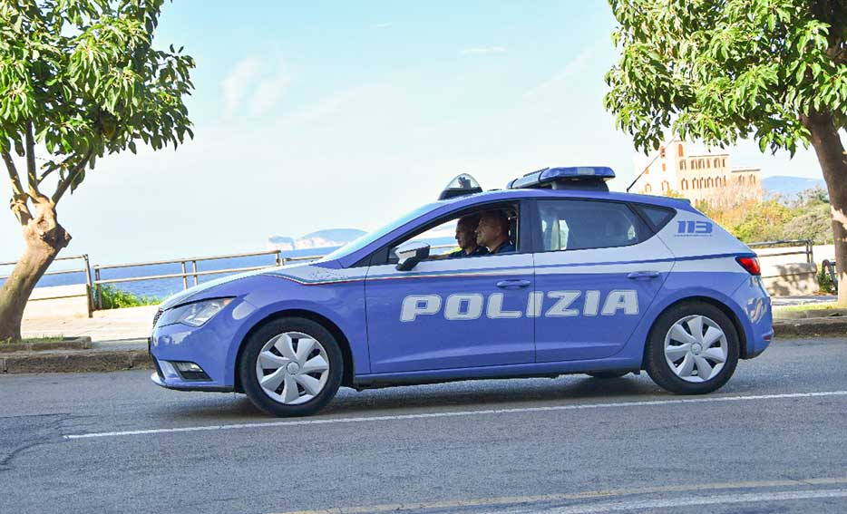 Alghero, sfonda distributore e ruba bustine di cannabis light: denunciato un pregiudicato 1 Polizia di Stato Alghero