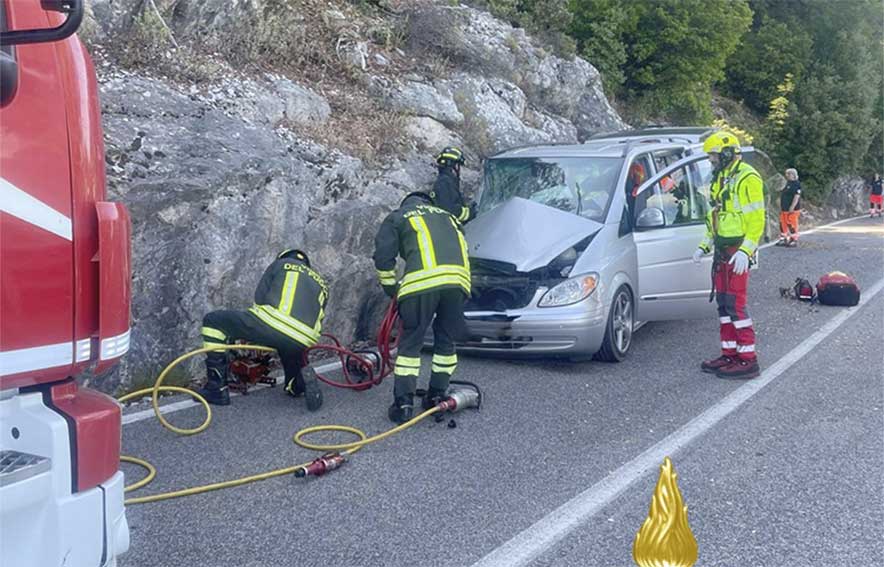 Urzulei. Auto si schianta contro una roccia sulla SS 125, grave una turista 1 incidente Urzulei
