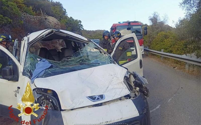 Furgoncino incidente Arzachena Cannigione