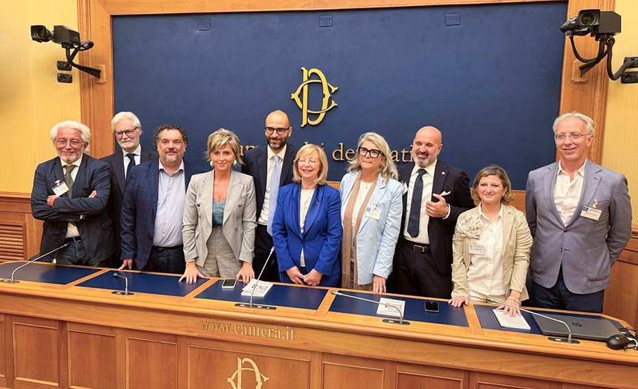 L'ozierese Giovanni Antonio Sanna a Montecitorio parla del futuro dei centri storici 2 Il gruppo in Camera dei Deputati