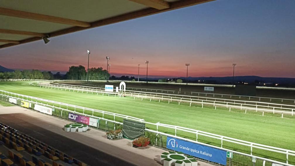 Ippodromo di Chilivani di notte