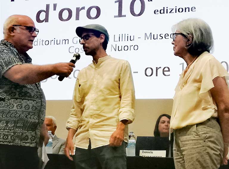 Nuoro. L’associazione “Barbagia nel mondo” omaggia le eccellenze dell'emigrazione nuorese 2 Premio emigrati nuoresi Rondine doro