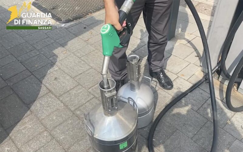 Controlli distributori carburanti GdF Nord Sardegna