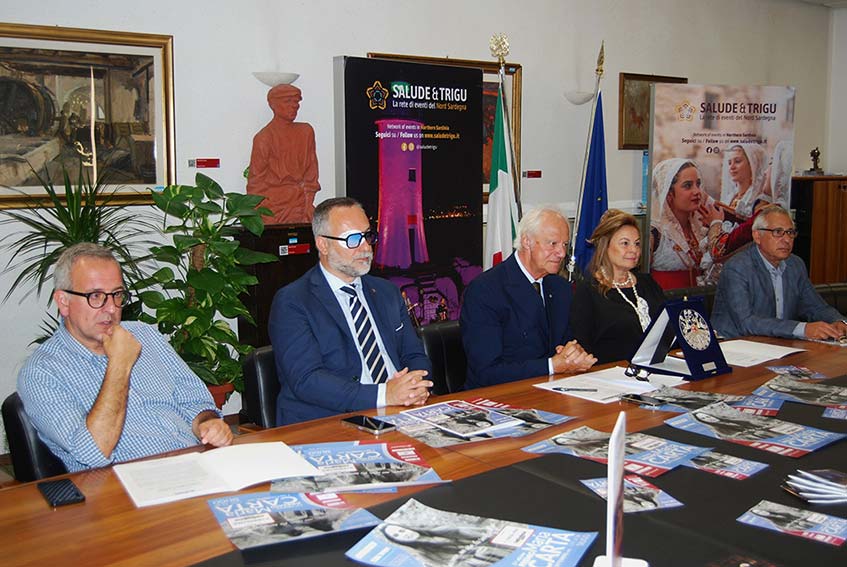 Siligo, il Premio Maria Carta 2025 a Eugenio Bennato, Salmo e Sandra Ligas 2 Da sinistra Antonello Carta Giovanni Porcheddu Leonardo Marras Maria Amelia Lai Ottavio Nieddu