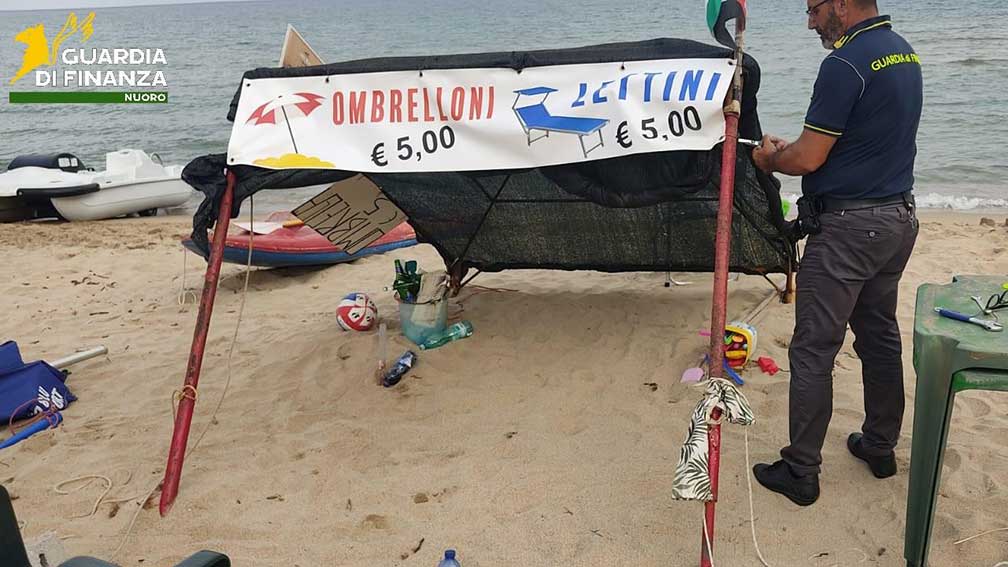 Dorgali, sequestrato dalla GdiF uno stabilimento balneare abusivo sulla spiaggia di Osalla 1 Dorgali sequestro stabilimento balneare abusivo