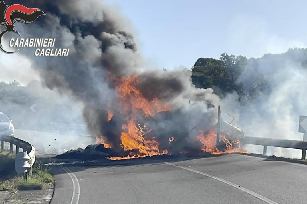 Sant'Andrea Frius, tentato assalto a un portavalori sulla SS 387. Auto incendiate e malviventi in fuga 1 Tentata rapina portavalori SantAndrea Frius