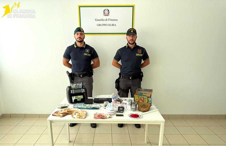 Olbia, in casa un “emporio della droga”, in carcere un 21enne 1 Arresto Olbia 21enne per droga
