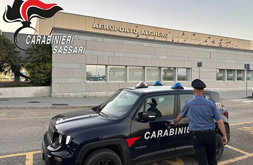 Alghero. Evade dai domiciliari e tenta di prendere l'areo per Roma, arrestato 1 Carabinieri Alghero Fertilia aeroporto