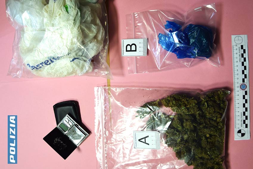 Denuncia Polizia ragazzo per spaccio di droga