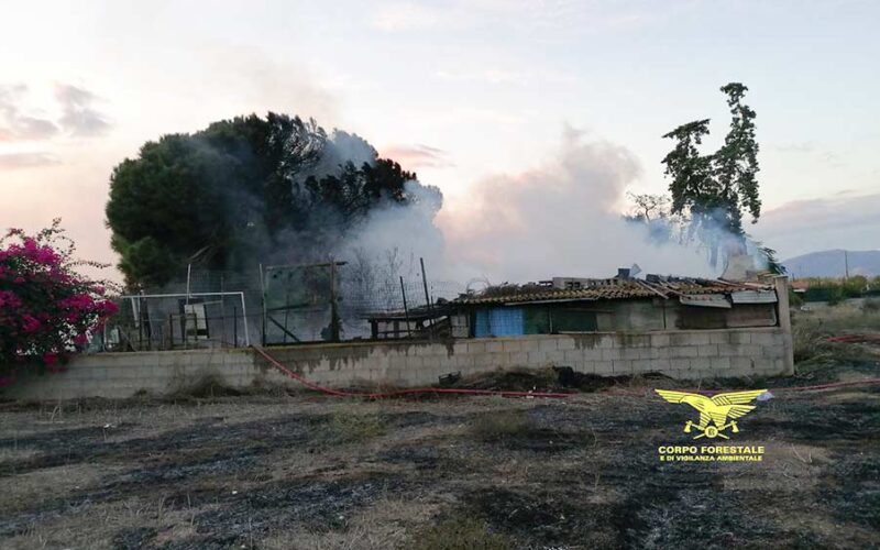 Incendio baracca Quartu Sant Elena salvati due disabili