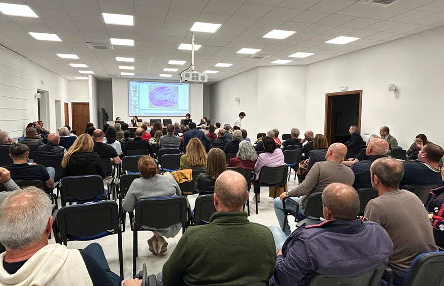 Partecipato incontro a Monti sulla speculazione eolica e fotovoltaica 1 Incontro a Monti speculazione eolica e fotovoltaica