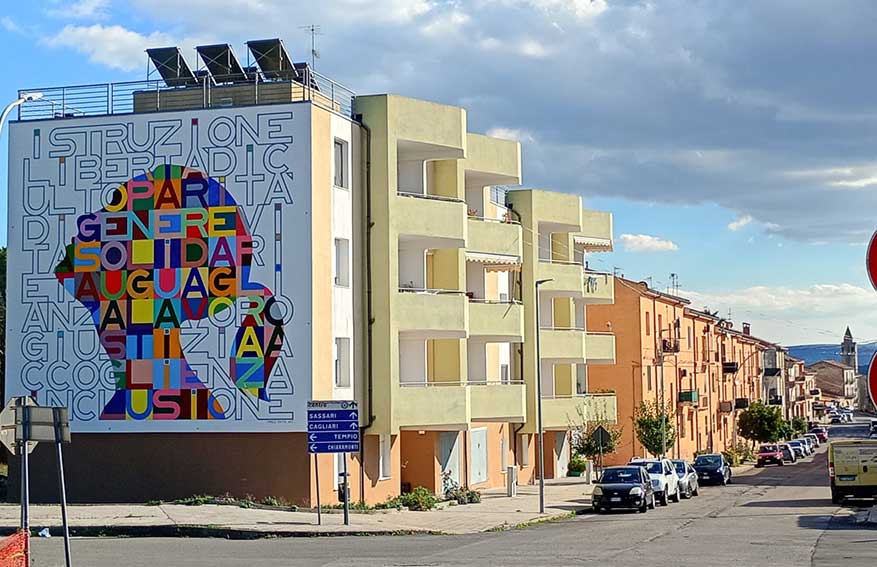 Ploaghe celebra la Carta dei diritti con un murale di Marco Mattei 1 Murale La Carta dei diritti a Ploaghe