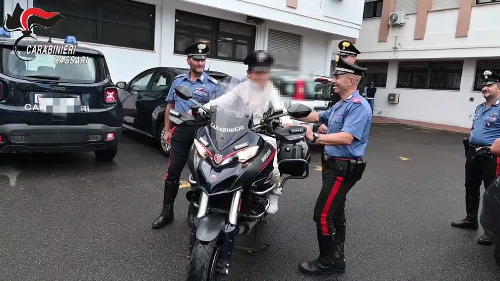 Sassari, un giorno da Carabiniere per il piccolo Nicolò 1 Nicolo visita ai Carabinieri Sassari