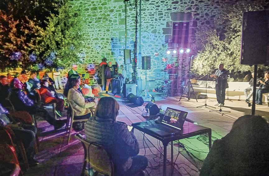 Oschiri, grande successo per la serata dedicata all'intellettuale Mimmo Bua 1 Oschiri Mimmo Bua 2