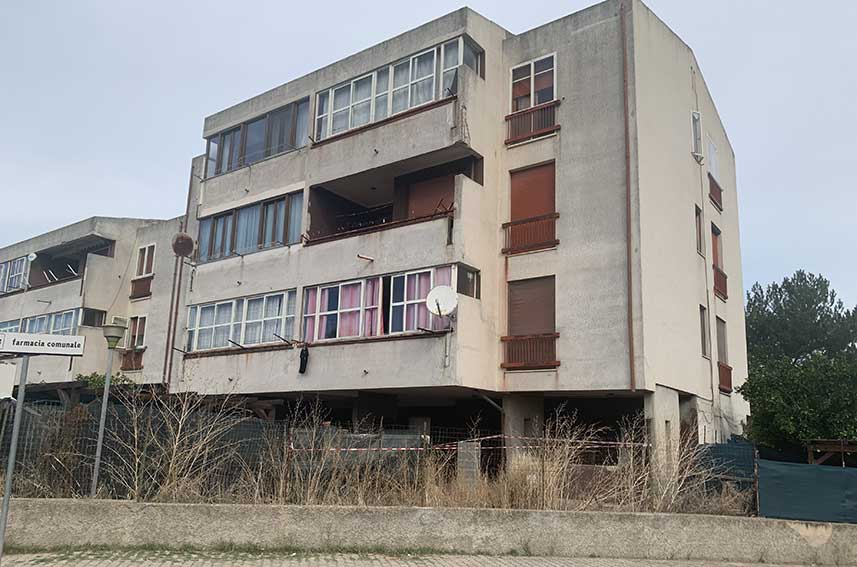 Ozieri. Crolli di intonaci nelle palazzine Area di San Nicola, l'opposizione sollecita l'intervento di Sindaco e Assessore 1 Palazzina Area Ozieri 3