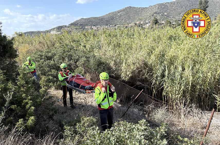 Sinnai, turista tedesca si infortuna durante un'escursione: interviene il Soccorso Alpino 1 Soccorso Alpino a Sinnai recupero escursionista