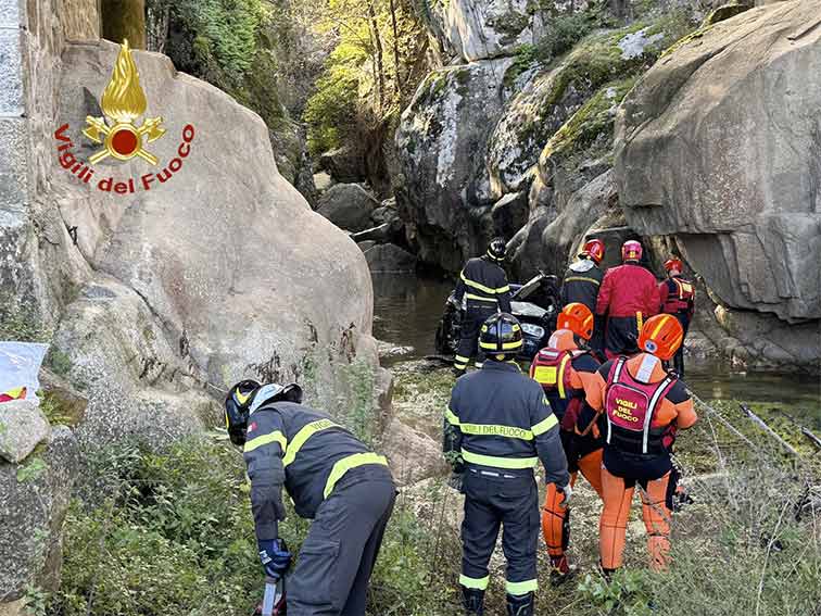 Villagrande Strisaili. Auto precipita da un ponte, 3 morti 2 Incidente Villagrande Strisaili