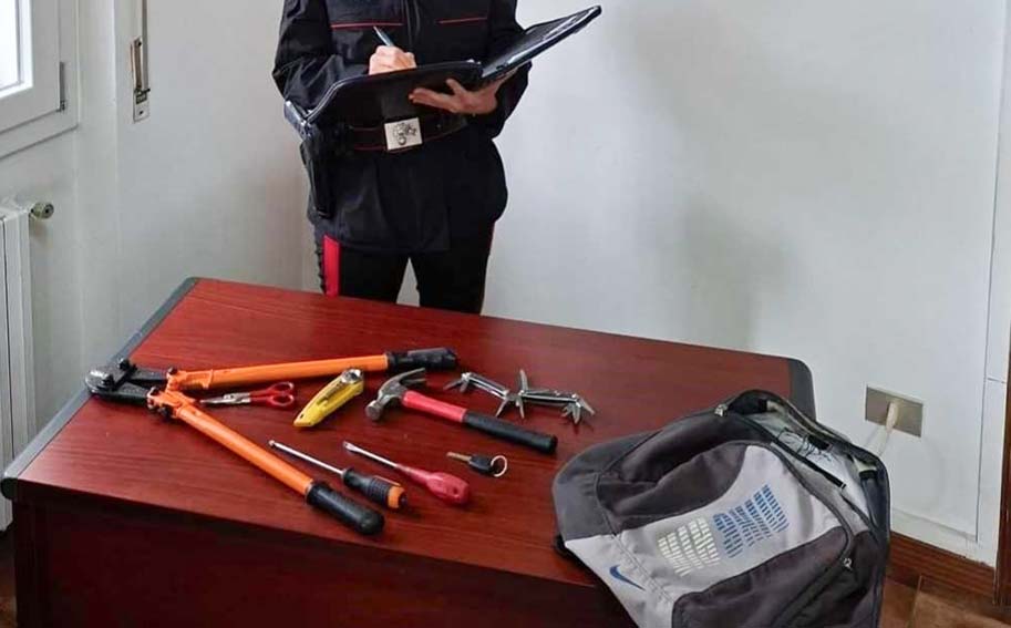 Ossi. Tenta di rubare tre auto, arrestato ladro seriale 1 Ladro auto arrestato a Ossi