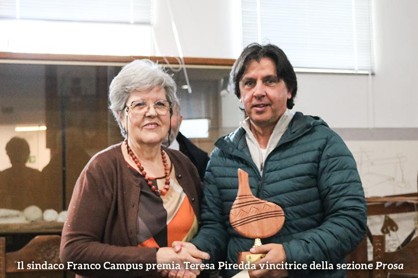 Ittireddu. A Piergiuseppe Branca, Vittoria Anna Perotto e Teresa Piredda l'edizione 2025 del Premio Chighine 1 Teresa Piredda con Franco Campus