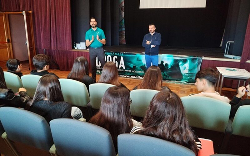 Volontari fondazione per un mondo libero dalla droga