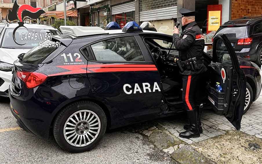 Sassari. Tentano di rubare in un negozio di via Muroni, arrestati due giovani 1 Carabinieri Sassari
