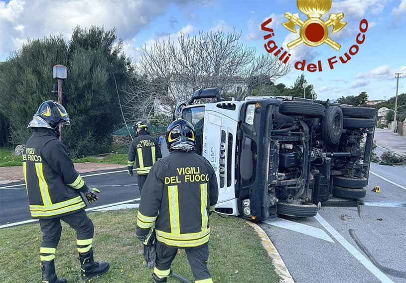 Liscia di Vacca, camion impatta con il braccio i cavi elettrici e si ribalta sulla Provinciale 59 2 Incidente Liscia di Vacca