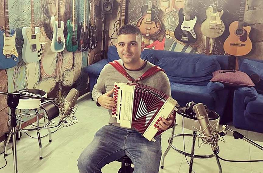 Ardauli, l'organettista Luca Cocco torna in tv per Cantando Ballando Talent 2026 1 Luca Cocco Ardauli