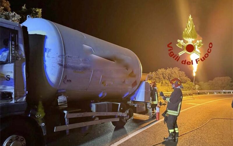 Siniscola incidente autocisterna