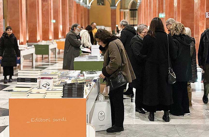 Cagliari, il 2025 dell’editoria sarda chiuso con la fiera “Libri in galleria” 1 Aes Libri in Galleria Cagliari