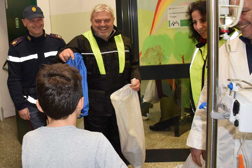 Befana del Poliziotto ospedale pediatrico Sassari