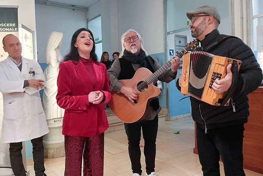 Ozieri, i canti della tradizione sarda tra i reparti dell’ospedale "Segni" 1 Fondazione Maria Crata Ospedale Ozieri 2 1