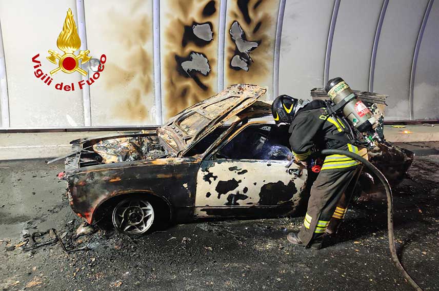 Incendio auto galleria SIscala Budoni