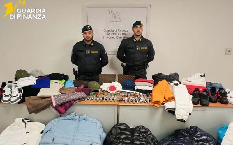 Sequestro articoli contraffatti