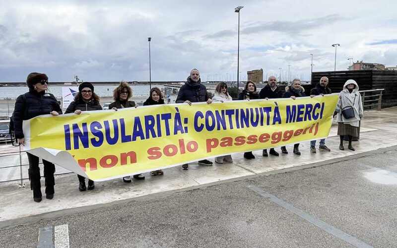Sit in Riformatori al porto di Porto Torres