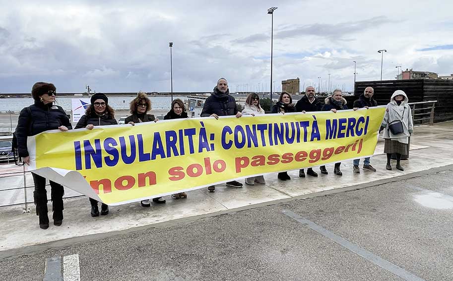 Sit in Riformatori al porto di Porto Torres