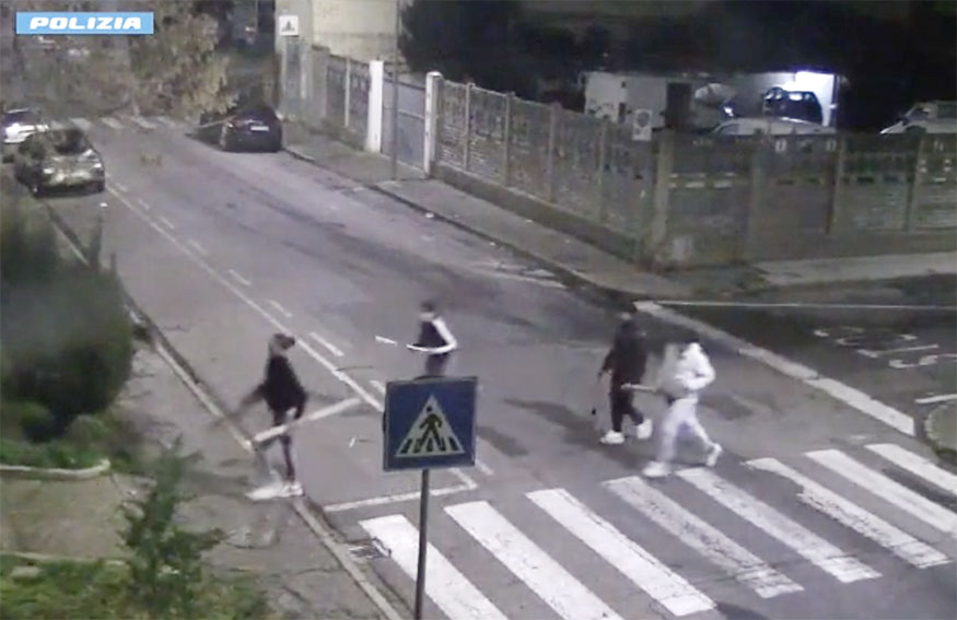 Maxi Rissa nel centro di Oristano, identificati 18 giovani 1 Rissa Oristano