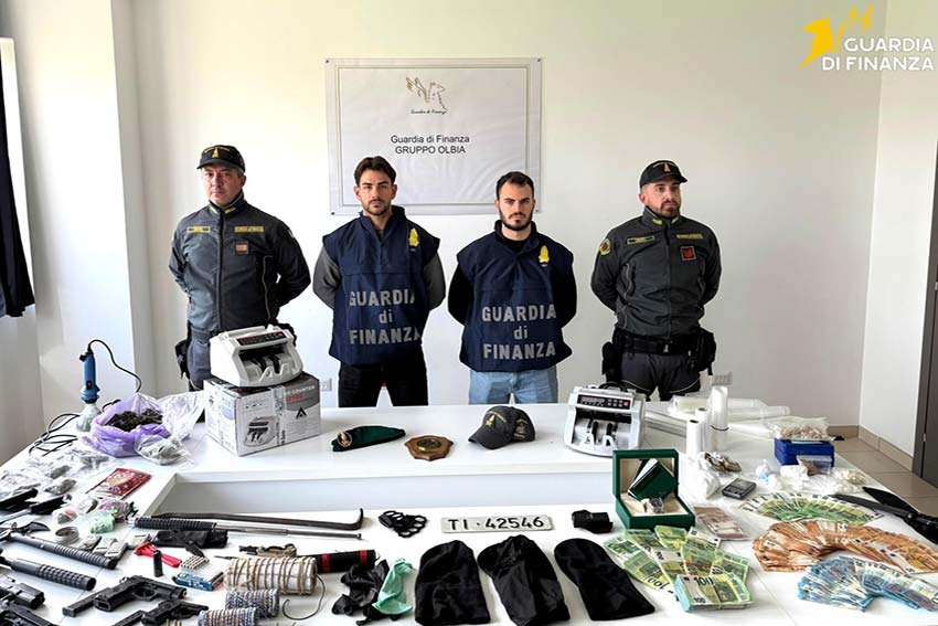 Olbia, smantellato dalla GdF supermarket della droga: 6 arresti 1 Sei arresti a Olbia per droga