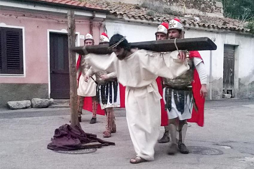 Domenica a Ittireddu la Via Crucis vivente 1 Via Crucis Ittireddu 3