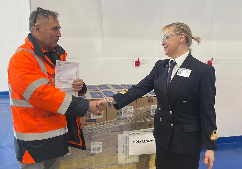 Olbia, anche la Moby aderisce all’iniziativa della “cambusa solidale” lanciata dall’AdSP 2 consegna beni suore fiflie della carita Olbia