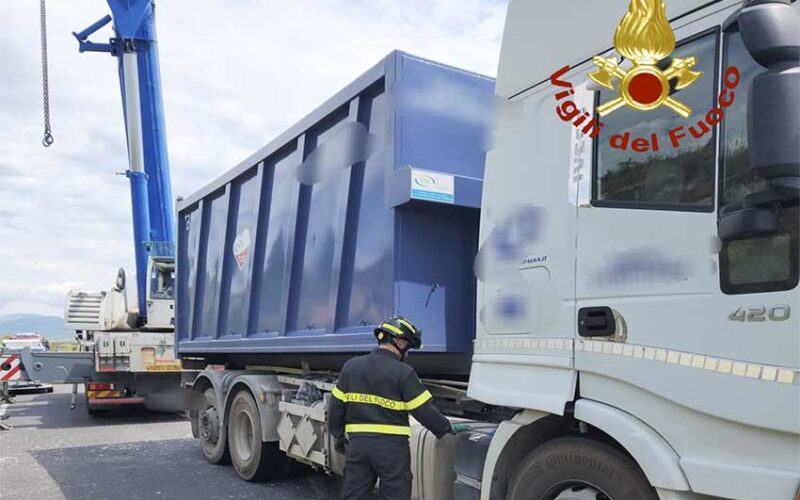 Camion ribaltato sp63 Mores