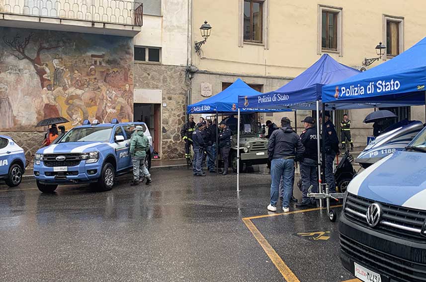 Ozieri, gli agenti del Commissariato incontrano gli studenti 3 Incontro studenti agenti commissariato Ozieri