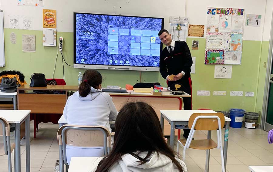 Ozieri, a scuola un percorso di riflessione con il maresciallo Carta sul valore delle regole 1 Istituto Comprensivo maresciallo Carta