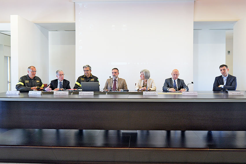 La prevenzione degli incendi nelle attività di pubblico spettacolo: rischio e gestione delle emergenze 1 Seminario sicurezza rischio incendio eventi pubblici