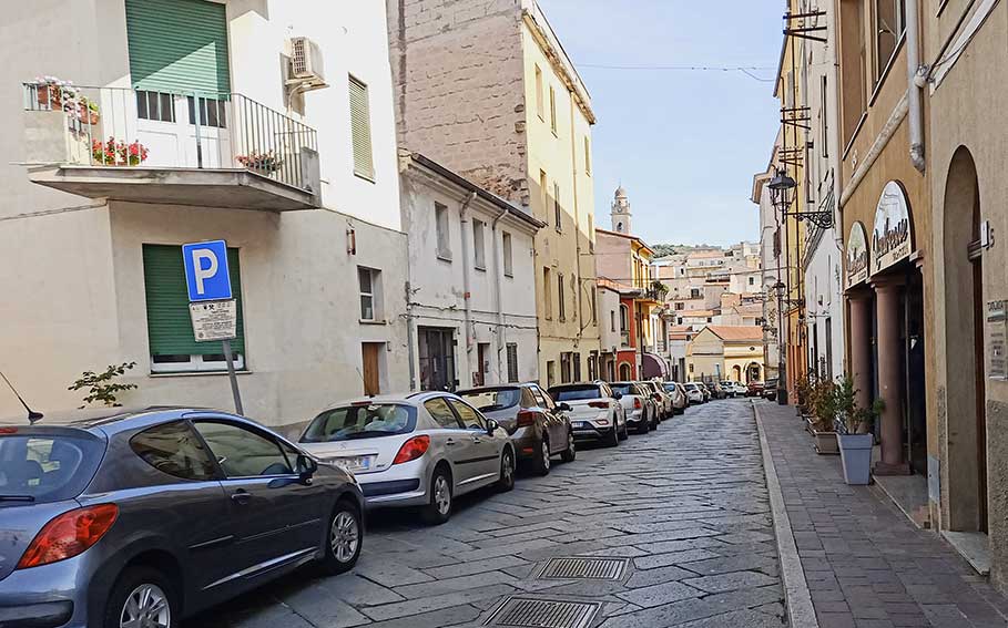 Ozieri. Distribuzione dei parcheggi in città, la riflessione di un cittadino 2 Via Roma Ozieri