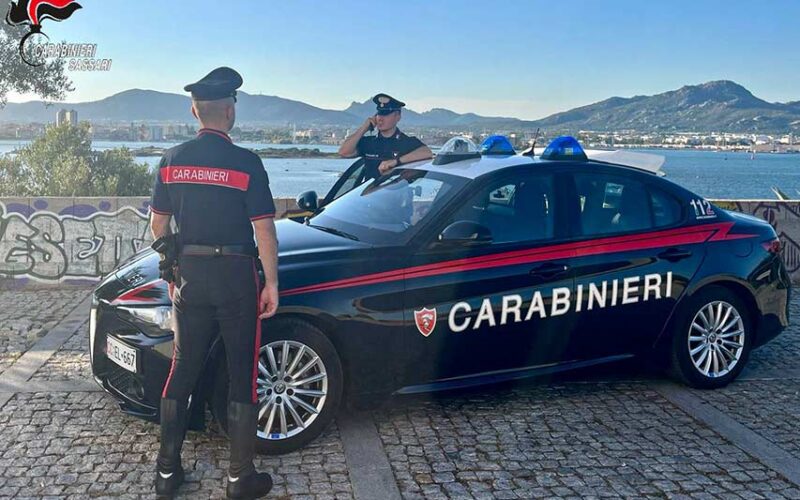 Carabinieri Olbia davanti al mare