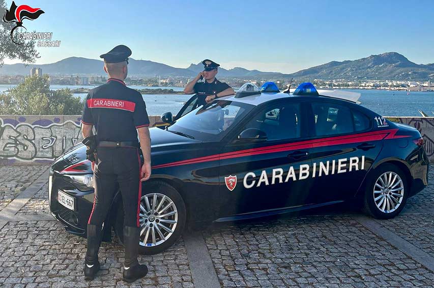 Carabinieri Olbia davanti al mare
