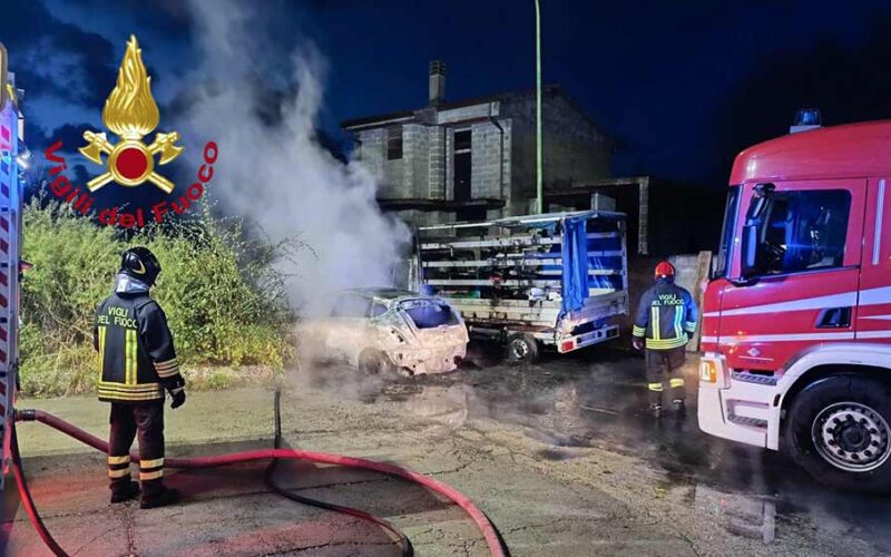 Incendio Ittiri auto e Furgone