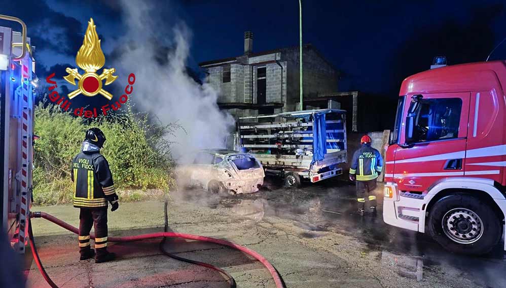 Incendio Ittiri auto e Furgone