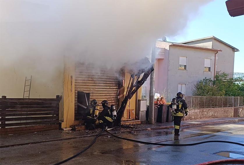 Fiamme in un panificio di Ploaghe 2 Incendio Ploaghe panificio