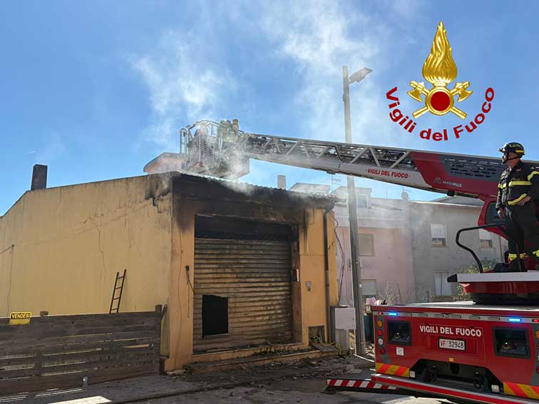 Fiamme in un panificio di Ploaghe 3 Incendio panificio Ploaghe 2